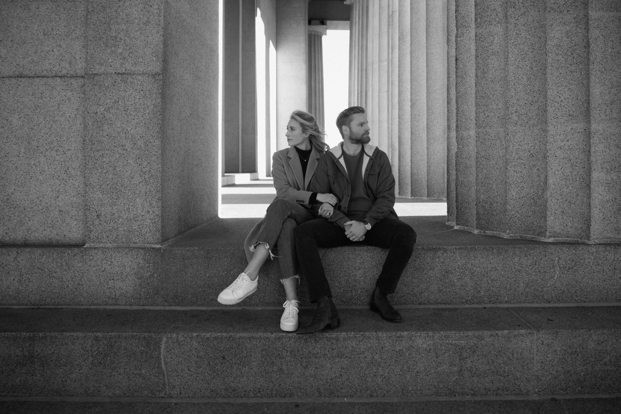 Black and white photo of a couple at the Parthenon in Nashville, Tennessee