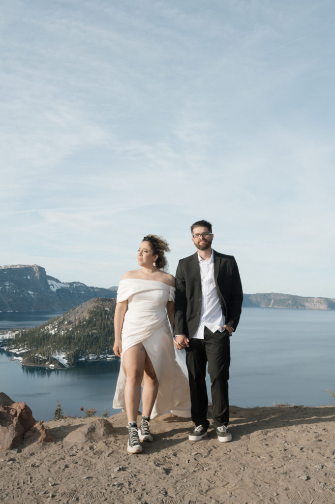 Couple posing at Discovery Point in Crater Lake National park 