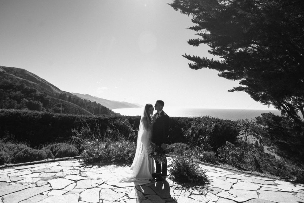Micro Wedding in black and white in Big Sur 