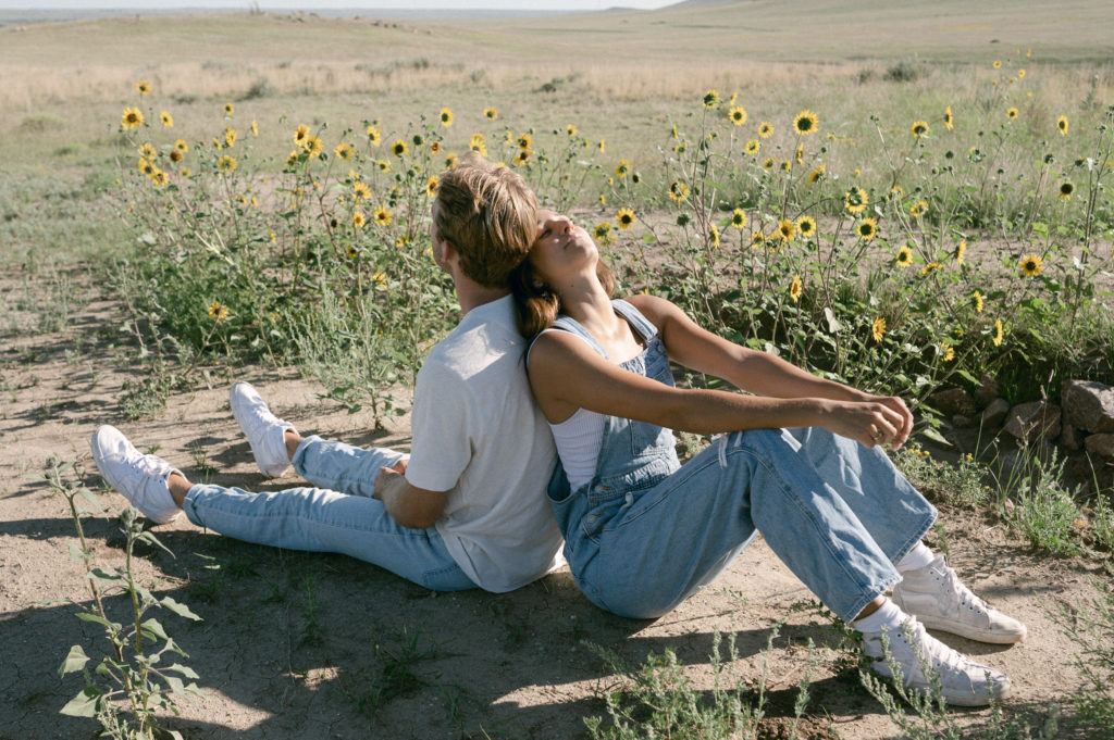 editorial pose of a couple in a sunflower patch 
