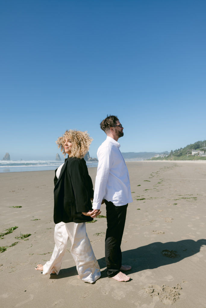 Editorial pose of couple on the Oregon Coast 