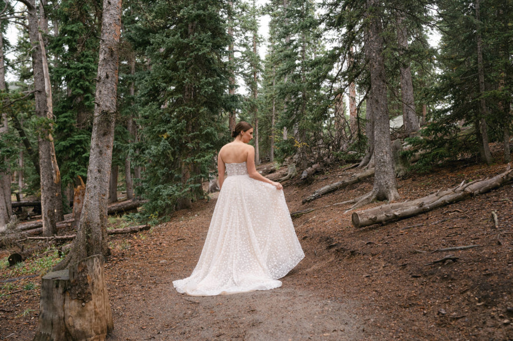 Bridal portrait in the Colorado forest 