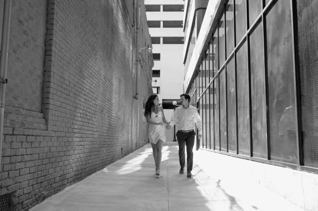 Black and white image of couple in downtown Nashville 