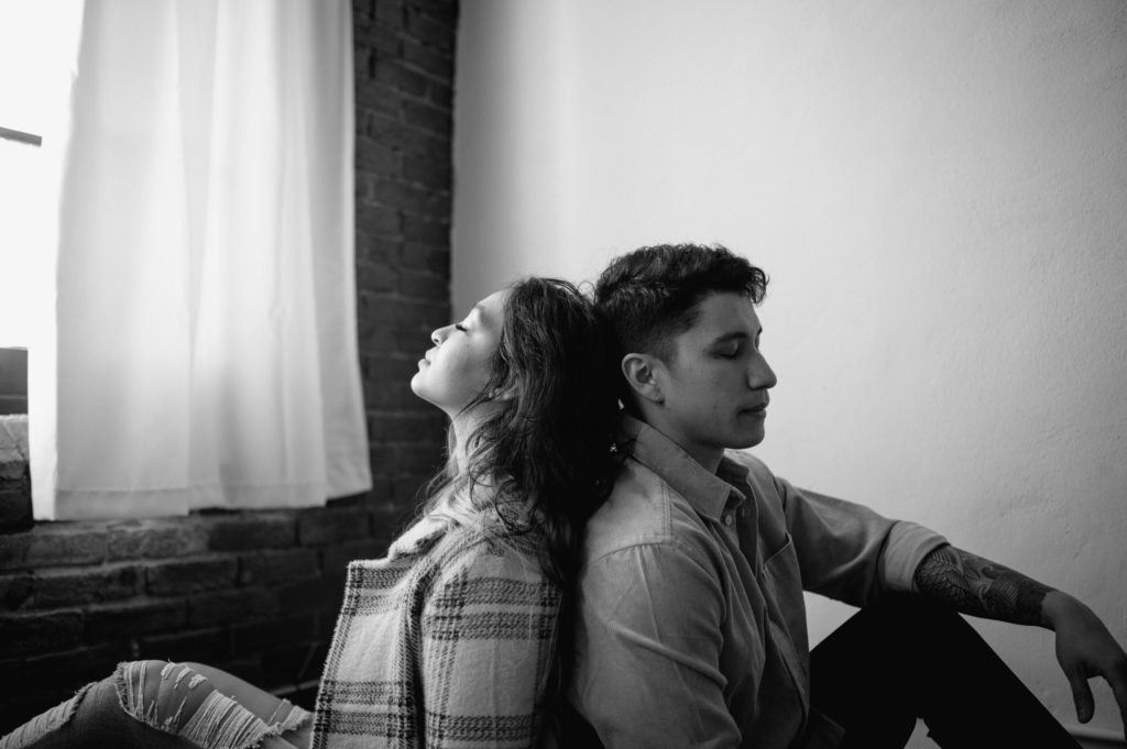 Black and white image of couple in a studio in Nashville 