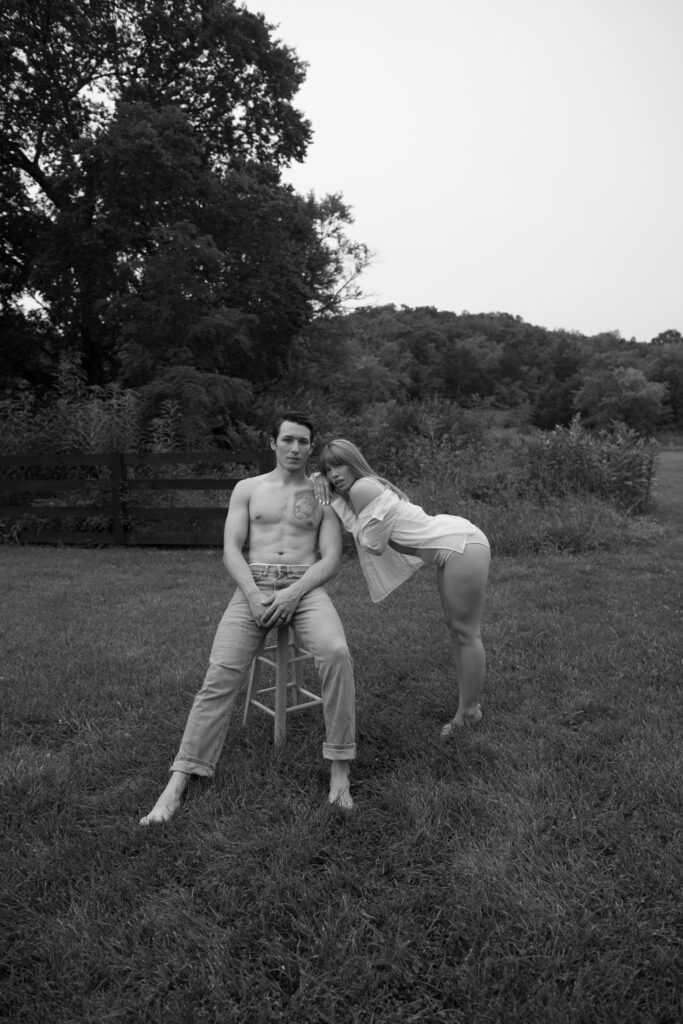 Black and white editorial image of a couple in Nashville, Tennessee