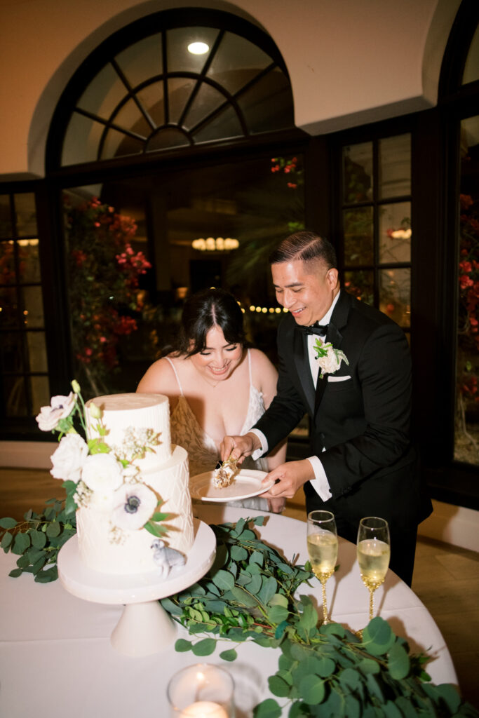 Timeless wedding couple cutting the cake 