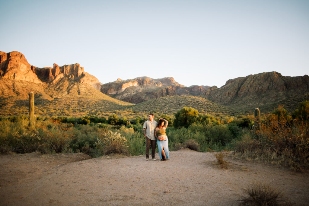 Couple posing for maternity photos in the Arizona desert 