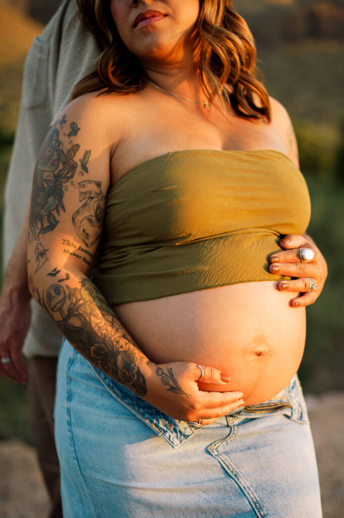 Couple posing for maternity photos in the Arizona desert 