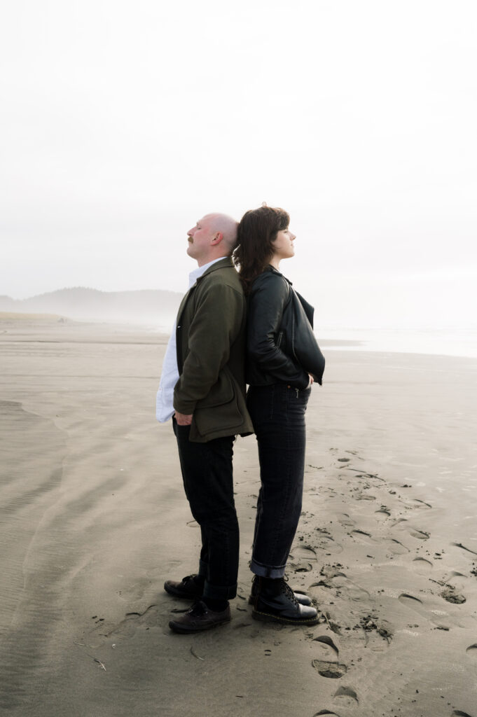 A PNW Engagement session on the coast in Seaview, Washington