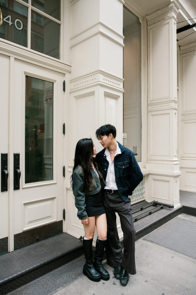 Image of couple kissing on the streets of Soho in NYC