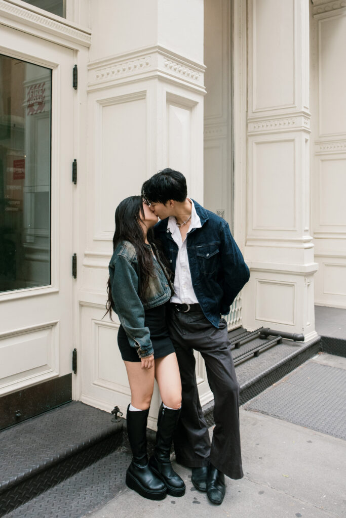 Image of couple kissing on the streets of Soho in NYC